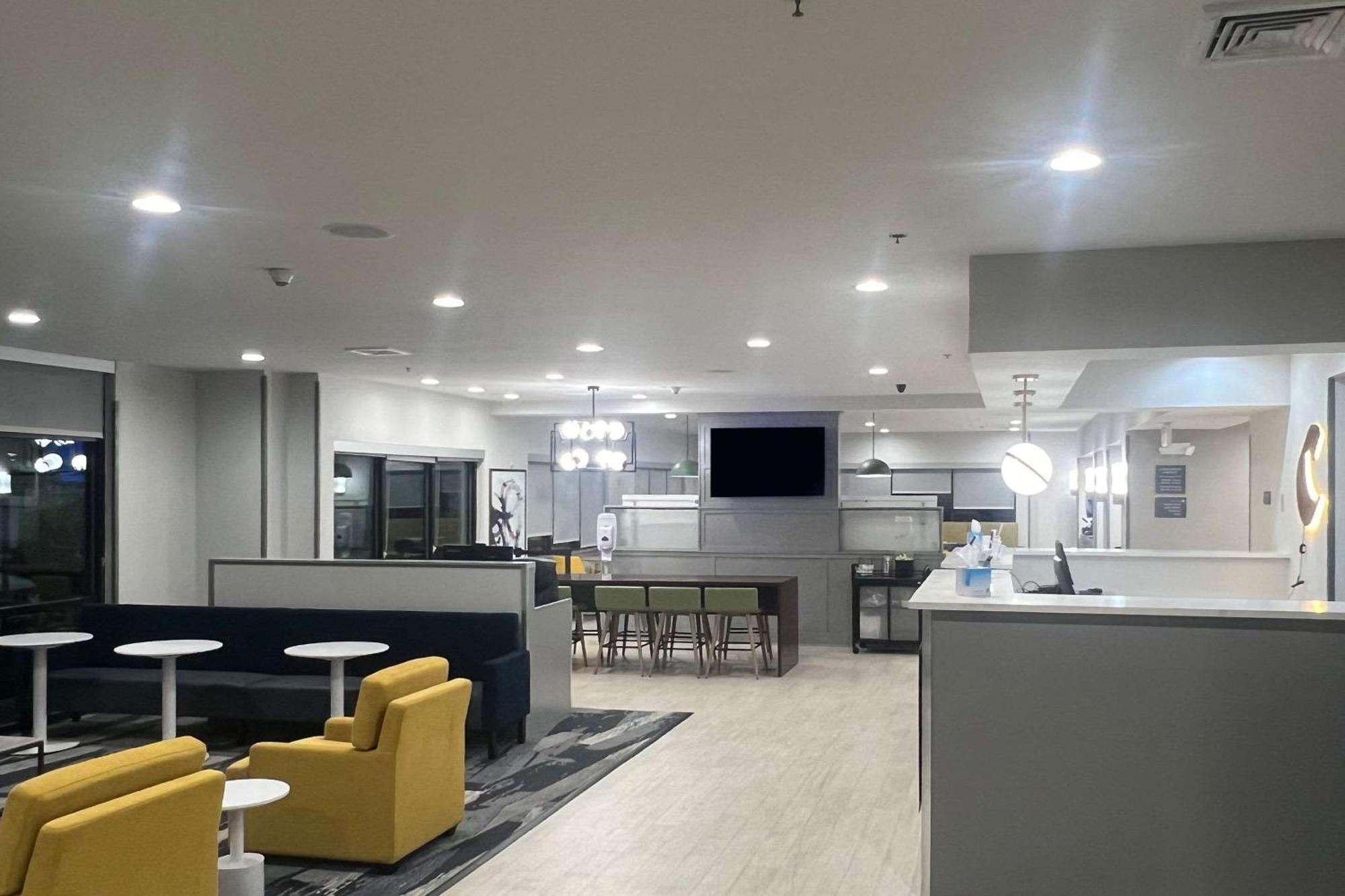 Comfort Suites Mobile-South Alabama University Area Екстериор снимка